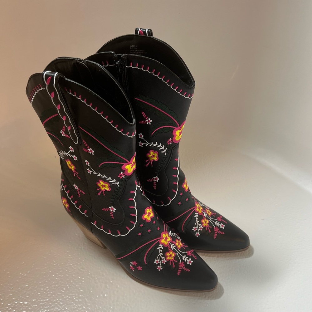 Altard state boots in new condition
